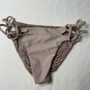 Acacia Bottoms